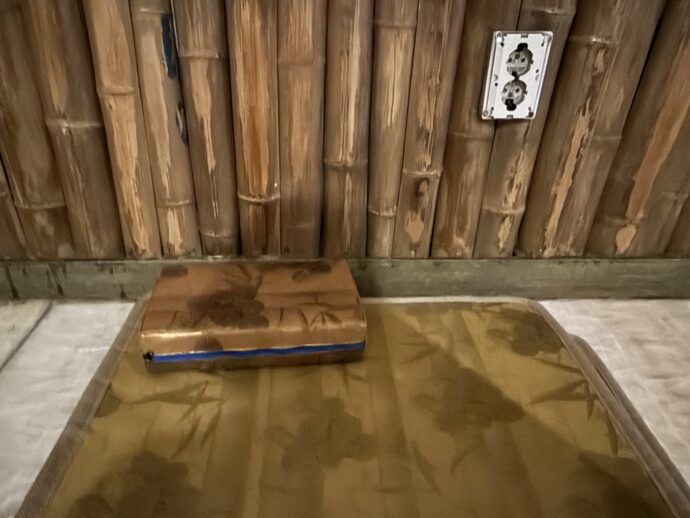 コンセントと枕