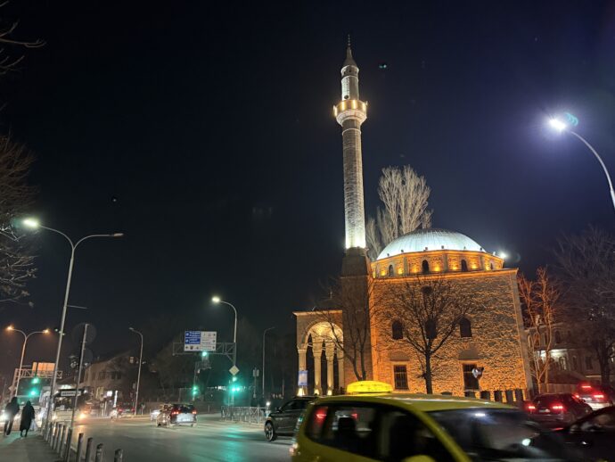 ライトアップされたモスク