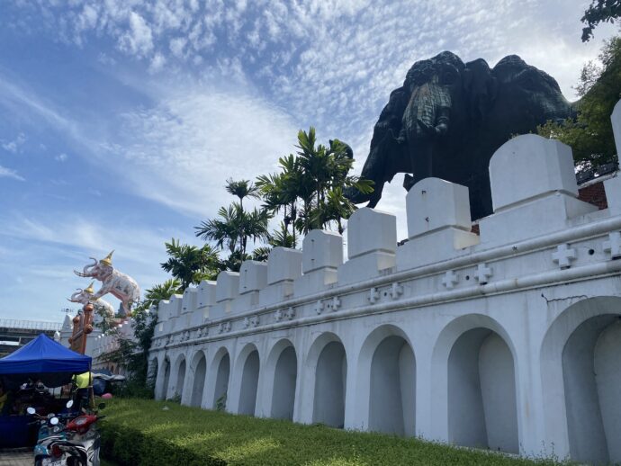 エラワン博物館の白い壁