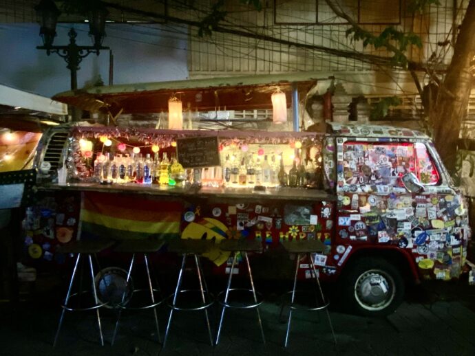 車を改造したBAR