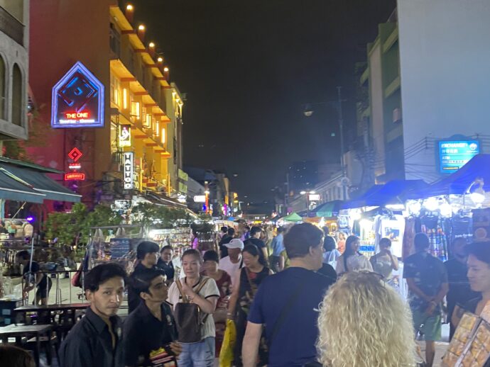 混雑するカオサン通り