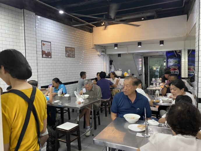 ジョークマーリーカー 店内