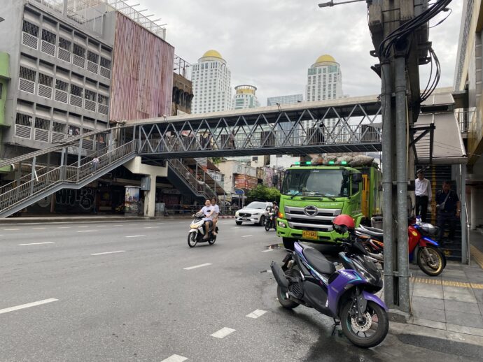 ラーチャプラロップ駅周辺