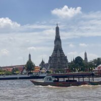 チャオプラヤーエクスプレスから見えるワット・アルン