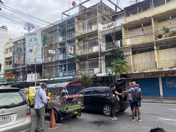 早朝のカオサン通り