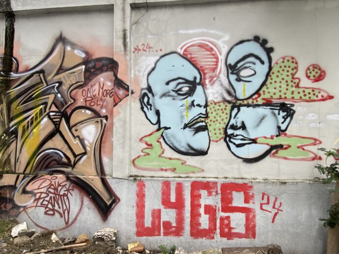 カオサン通りの路地裏の落書き