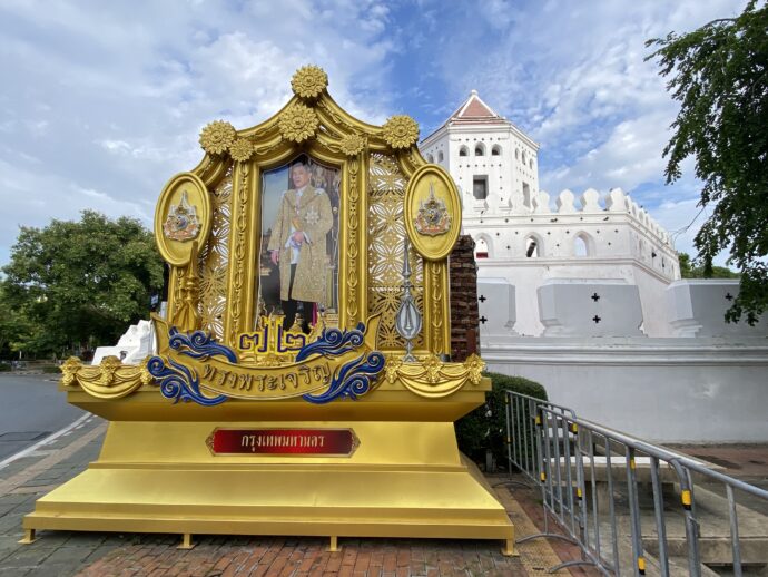 プラスメン要塞の前の国王のお写真