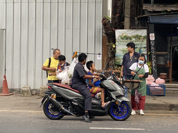 バイクで集まる屋台