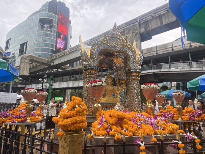 エラワン祠に捧げられた祠